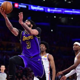 Los Angeles Lakers forward Anthony Davis goes up for a layup.