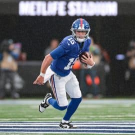 New York Giants quarterback Tommy DeVito (15)