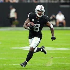 Las Vegas Raiders running back Josh Jacobs (8) gains yardage
